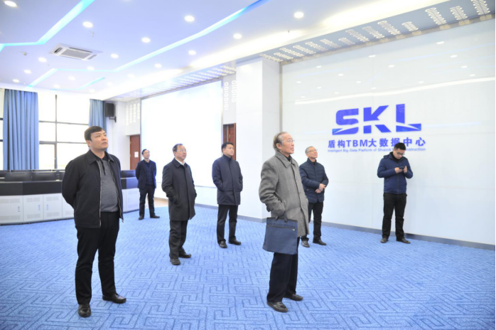 “全断面隧道掘进机技术培训与技能鉴定站”授牌暨开班仪式在郑举行 “全断面隧道掘进机技术培训与技能鉴定站”授牌暨开班仪式在郑举行