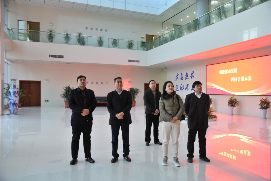 领导嘉宾参观盾构及掘进技术国家重点实验室 通讯地址： 河南省 郑州 高新区 科学大道99号 盾构及掘进技术国家重点实验室 黄明海 15516193616