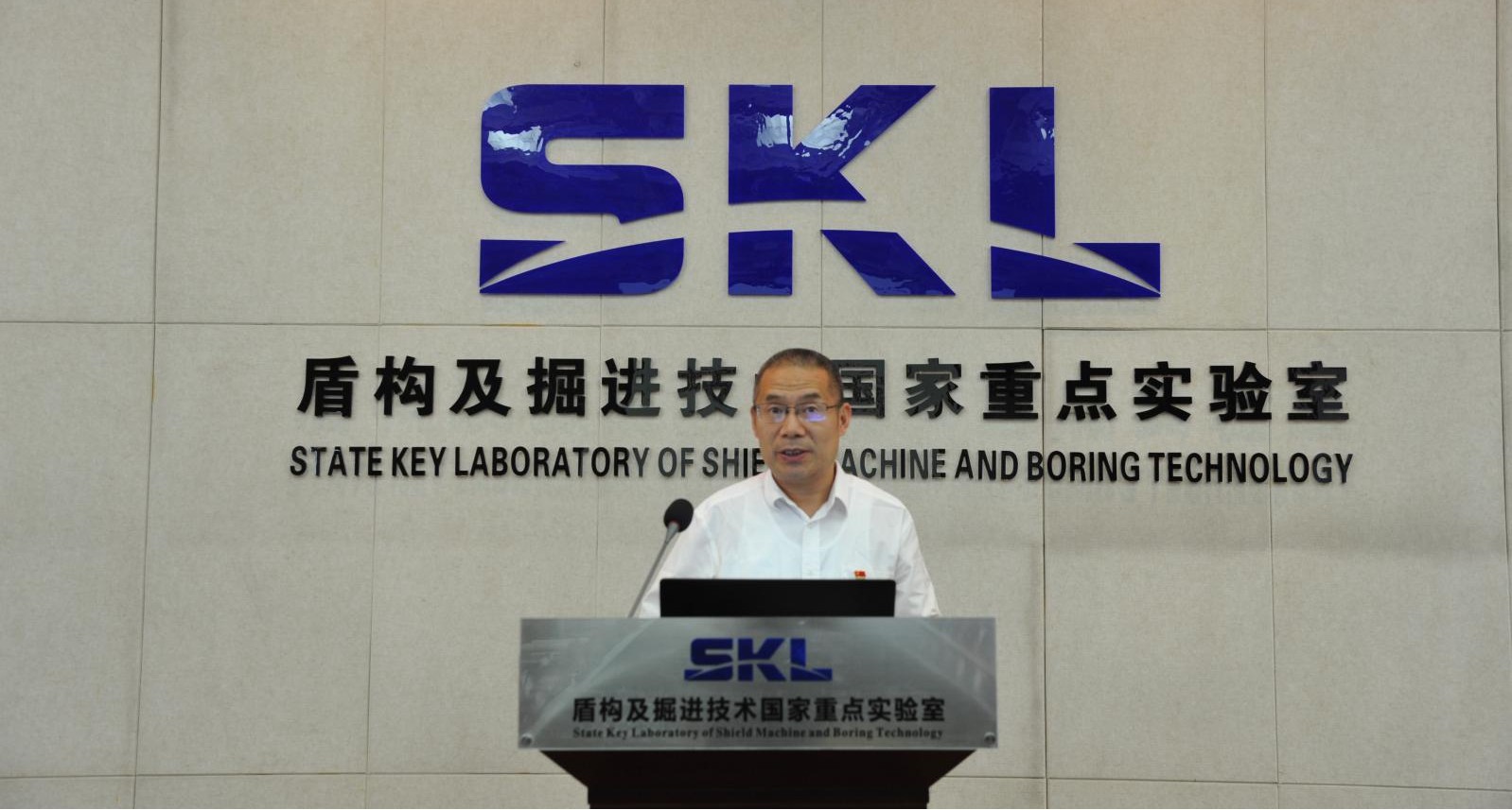 实验室召开“学党史 强信念 跟党走”专题党课暨先进模范经验交流和青年形势教育座谈会